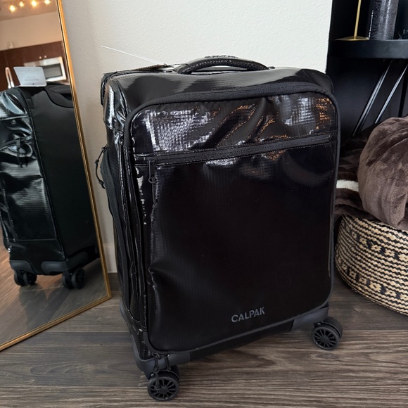 Terra 35L Soft-Sided Carry-On Luggage in Obsidian NWT - Picture 2 of 8